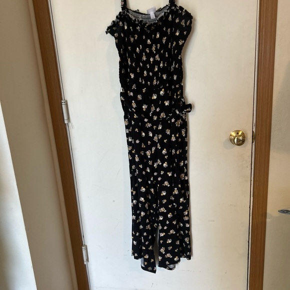 Torrid Size 1 SUPER SOFT BLACK FLORAL SMOCKED
CULOTTE JUMPSUIT ROMPER - Picture 3 of 13